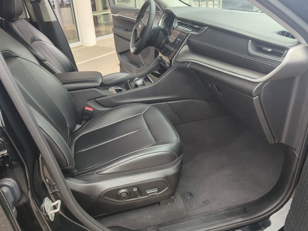 Used 2024 Jeep Grand Cherokee Limited image 34