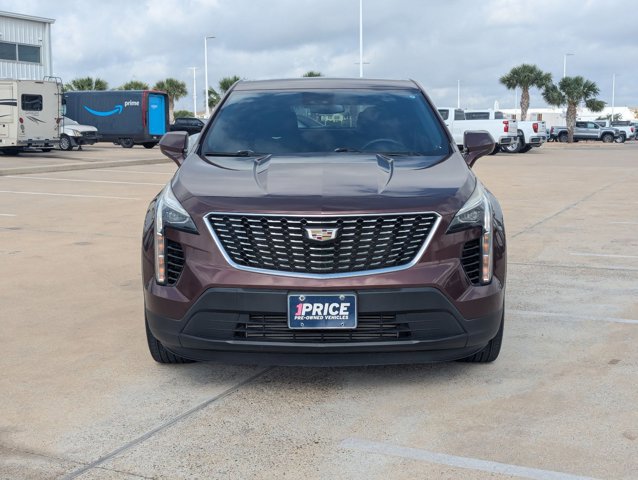 Used 2022 Cadillac XT4 Luxury w/ Cold Weather Package FWD image 2