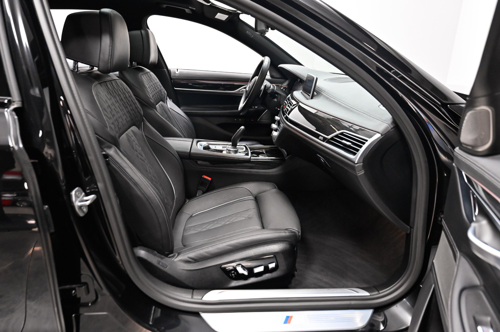 Used 2021 BMW 750i xDrive w/ Luxury Rear Seating Package AWD/4WD image 24