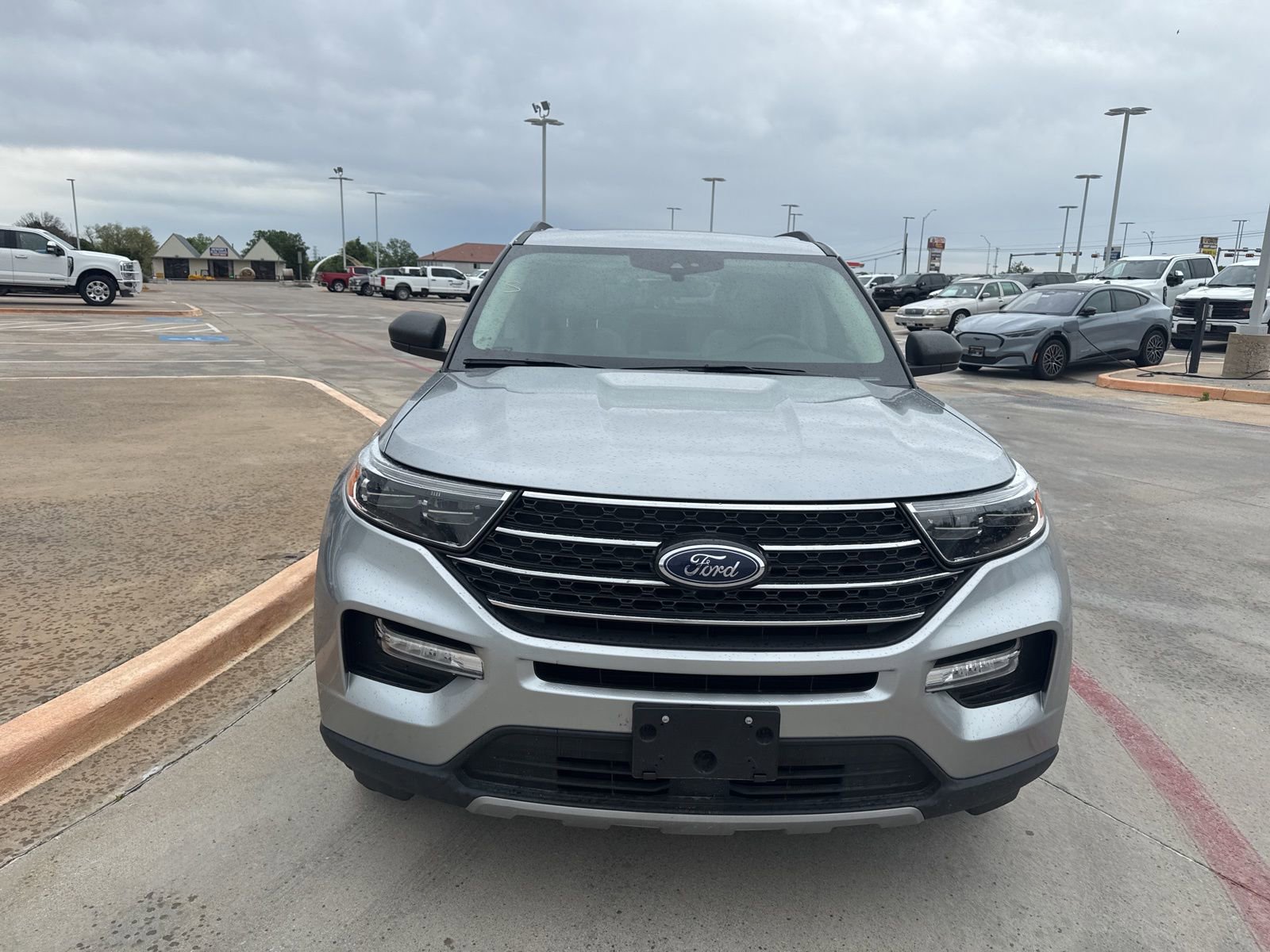 Used 2022 Ford Explorer XLT w/ Equipment Group 202A image 2