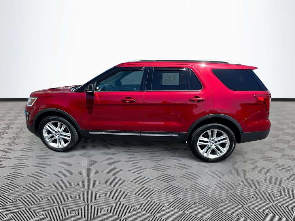 Used 2016 Ford Explorer XLT w/ Equipment Group 202A AWD/4WD image 35