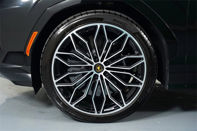 Used 2025 Lamborghini Urus SE image 25
