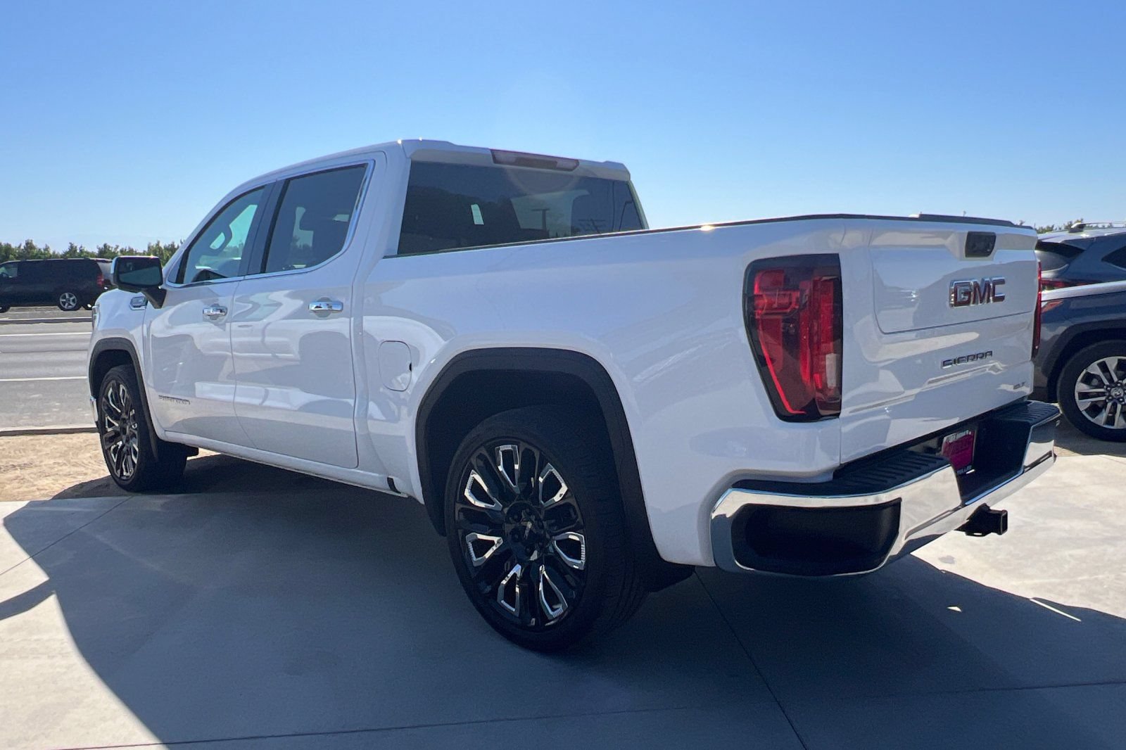 Used 2026 GMC Sierra 1500 SLT RWD image 7