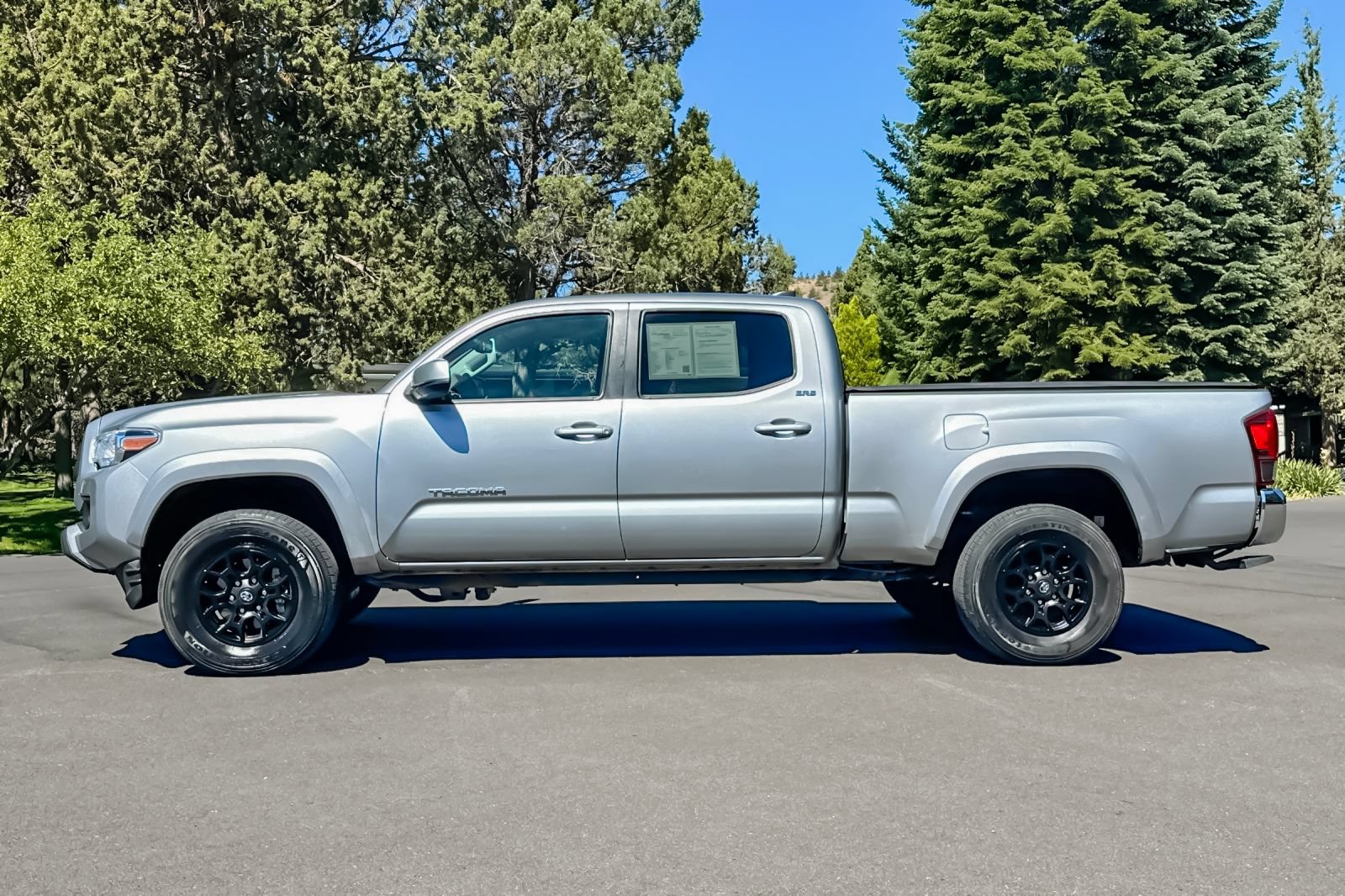 Used 2022 Toyota Tacoma SR5 AWD/4WD image 8