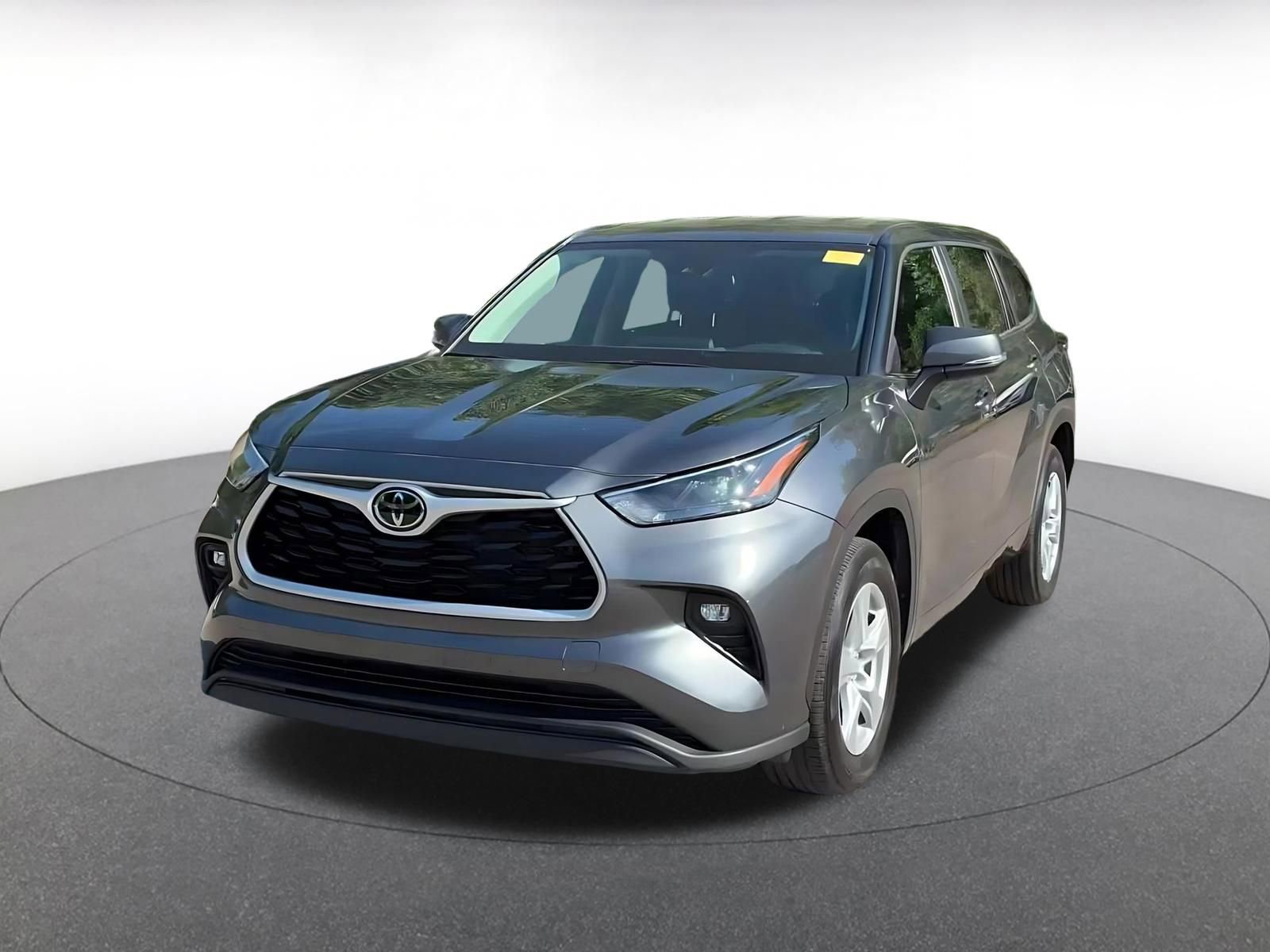 Used 2025 Toyota Highlander LE image 7
