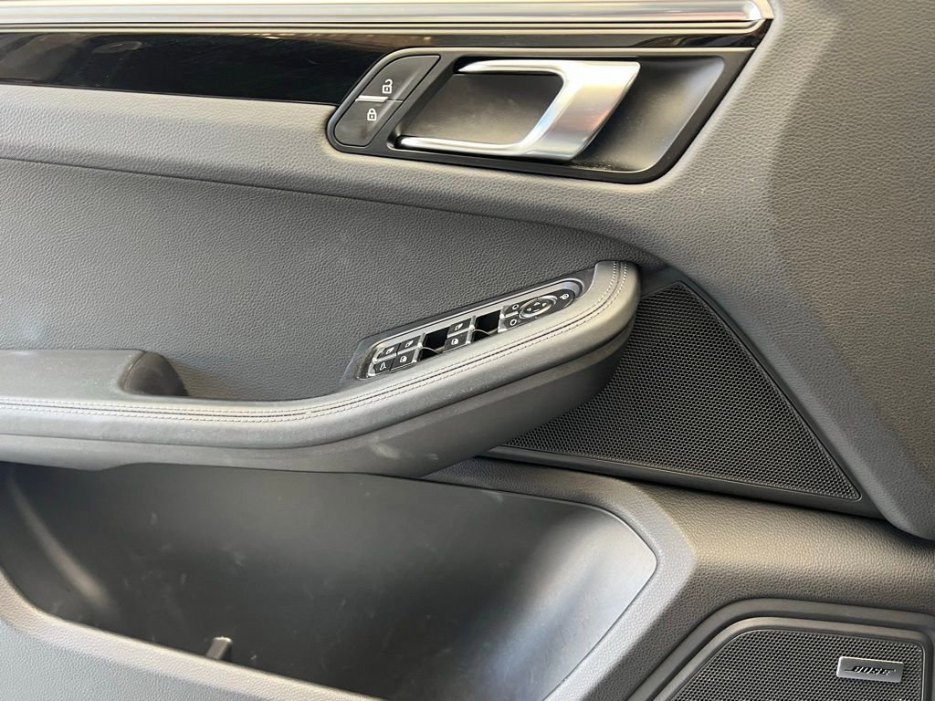 Used 2023 Porsche Macan Turbo image 19