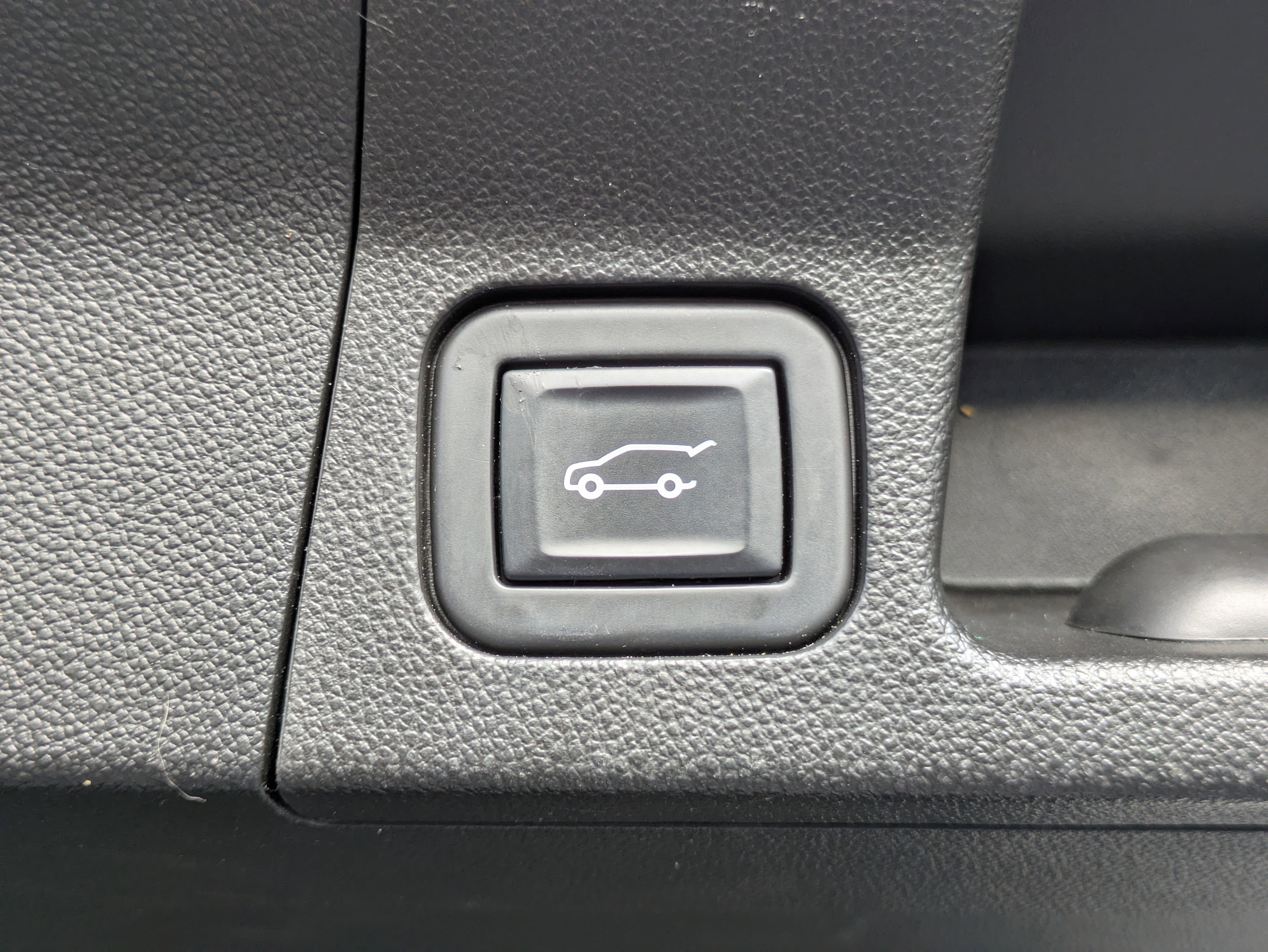 Used 2023 GMC Acadia Denali w/ Denali Ultimate Package image 8