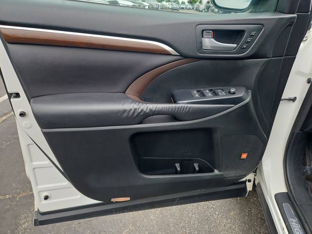 Used 2016 Toyota Highlander Limited AWD/4WD image 22