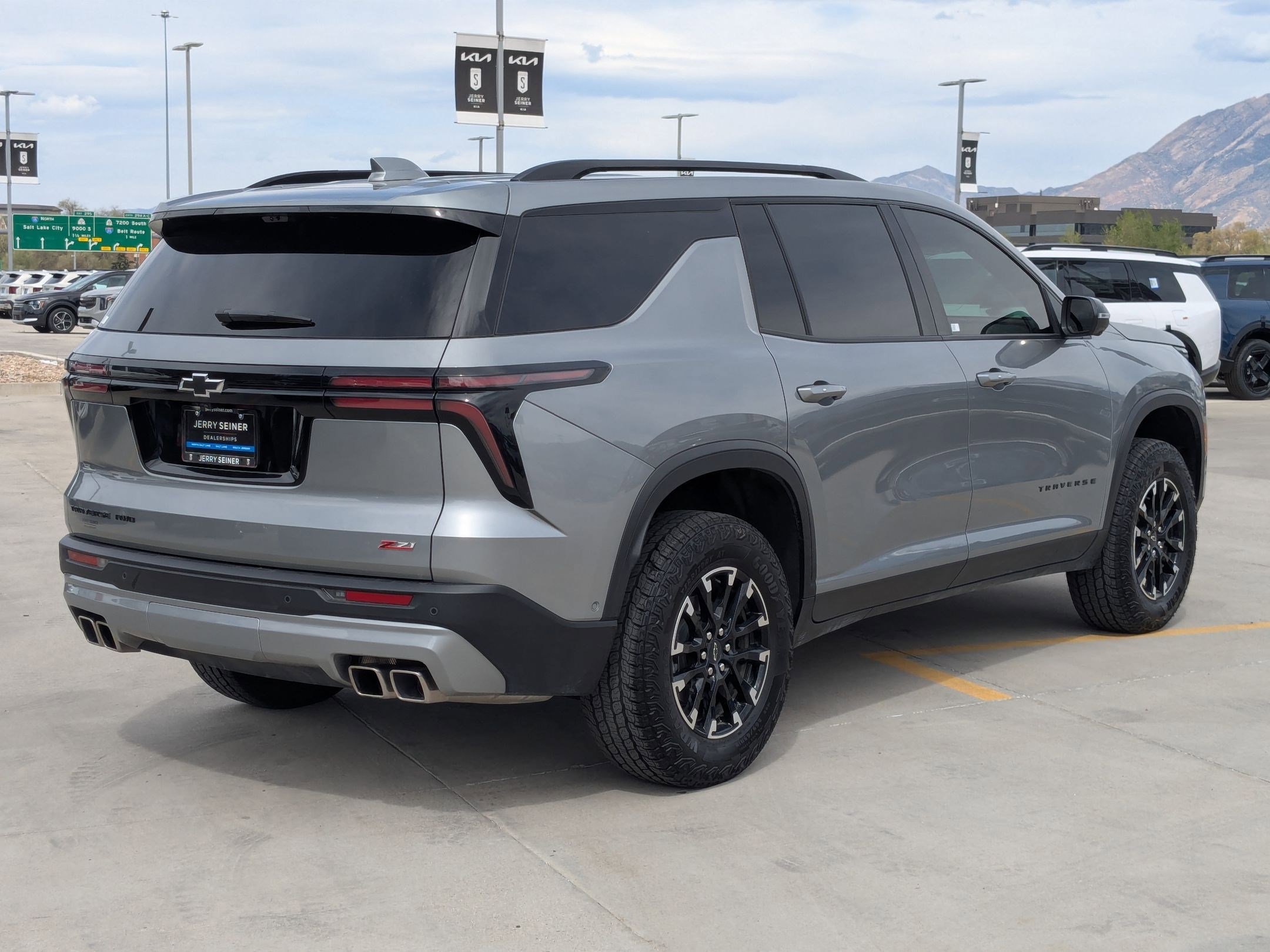 Used 2024 Chevrolet Traverse Z71 w/ Enhanced Driving Package image 6