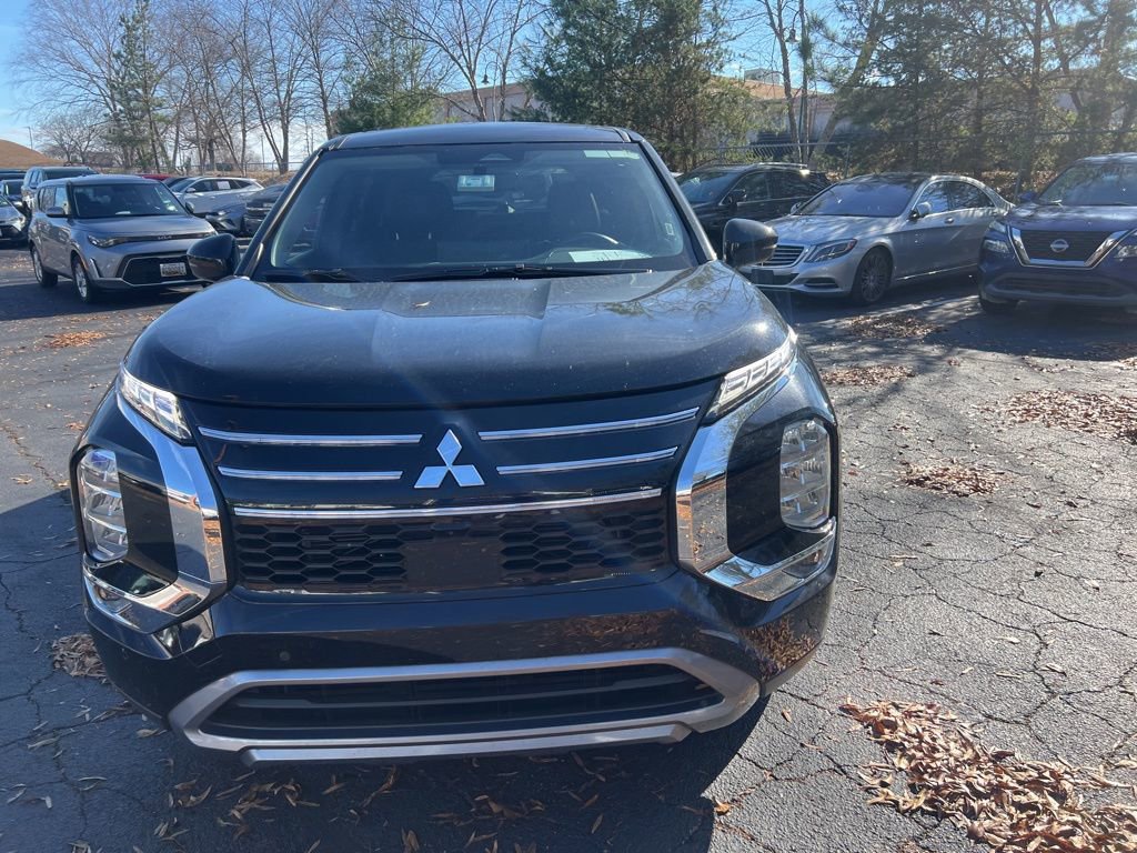 Used 2025 Mitsubishi Outlander SE image 8