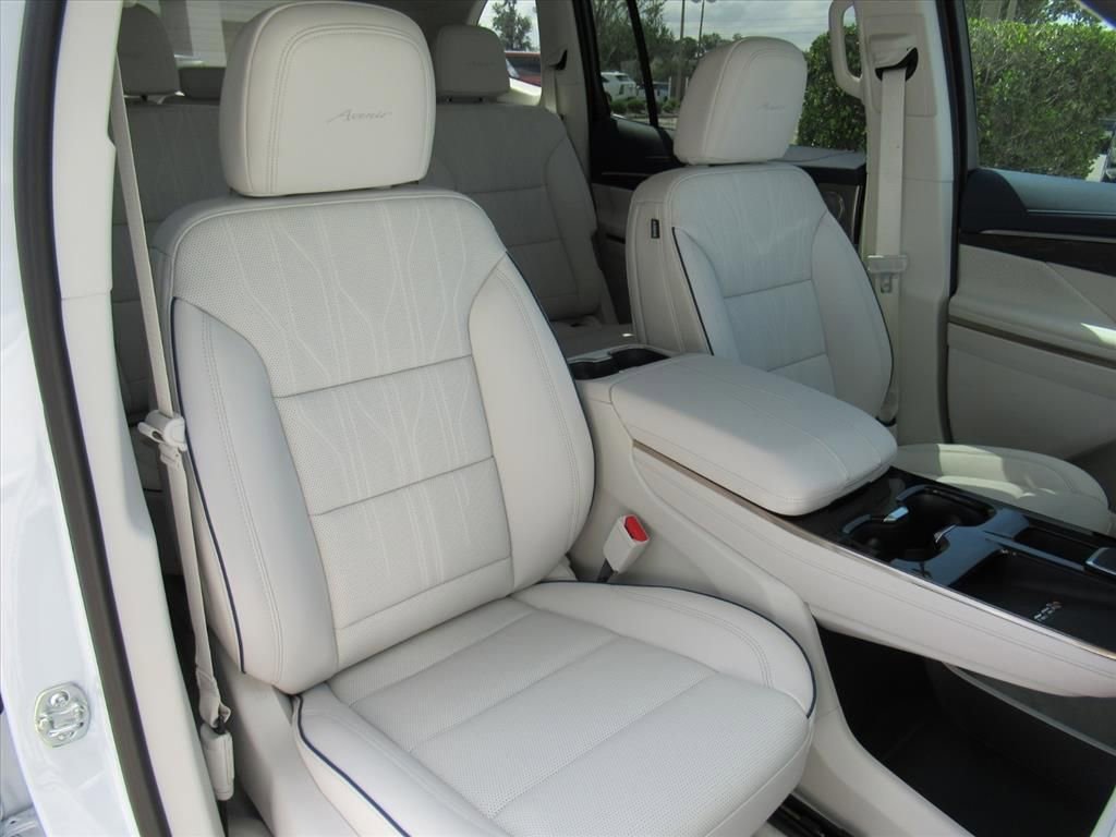 New 2026 Buick Enclave Avenir w/ Super Cruise Package FWD image 9