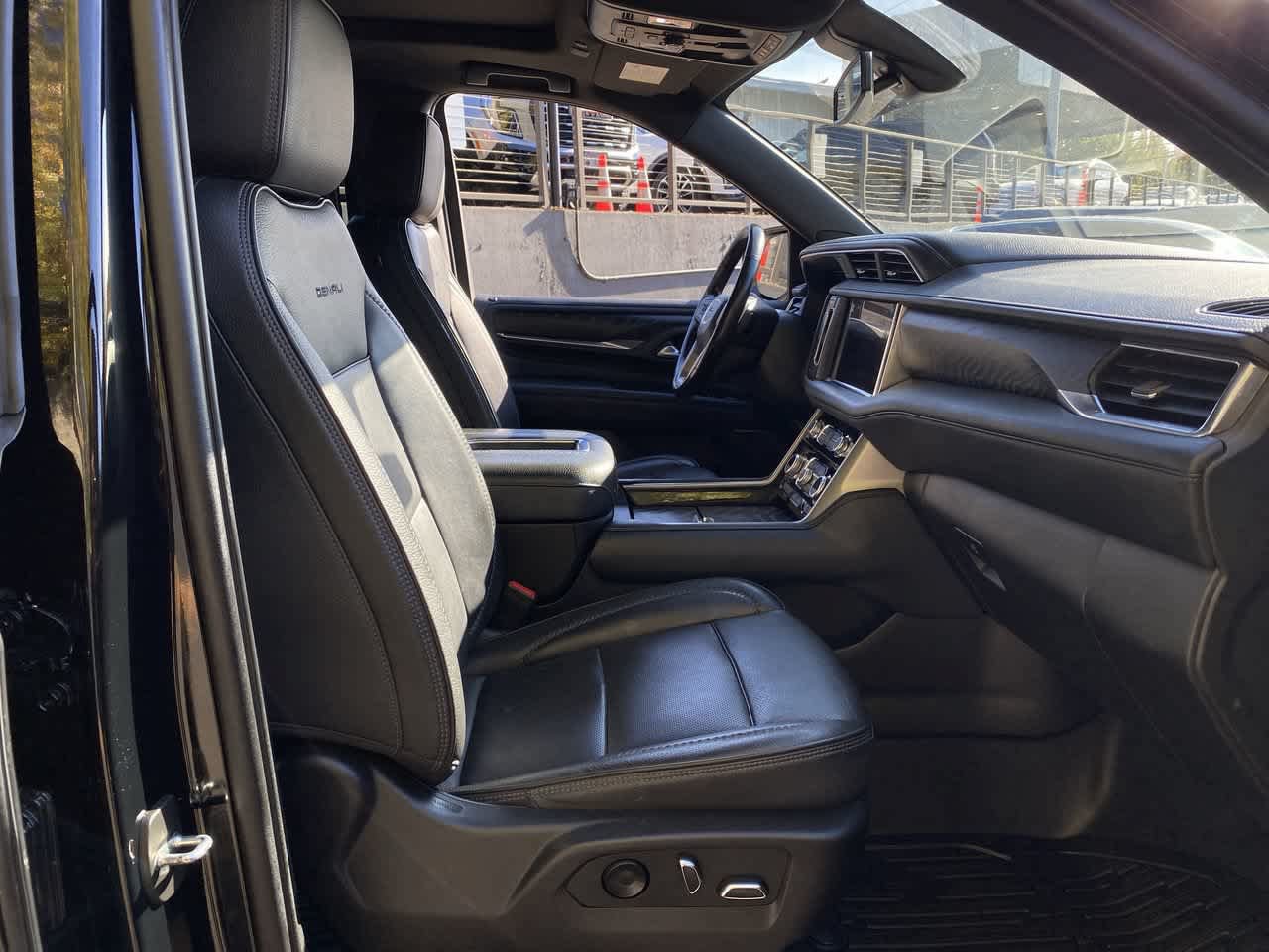Used 2022 GMC Yukon XL Denali w/ Max Trailering Package AWD/4WD image 18