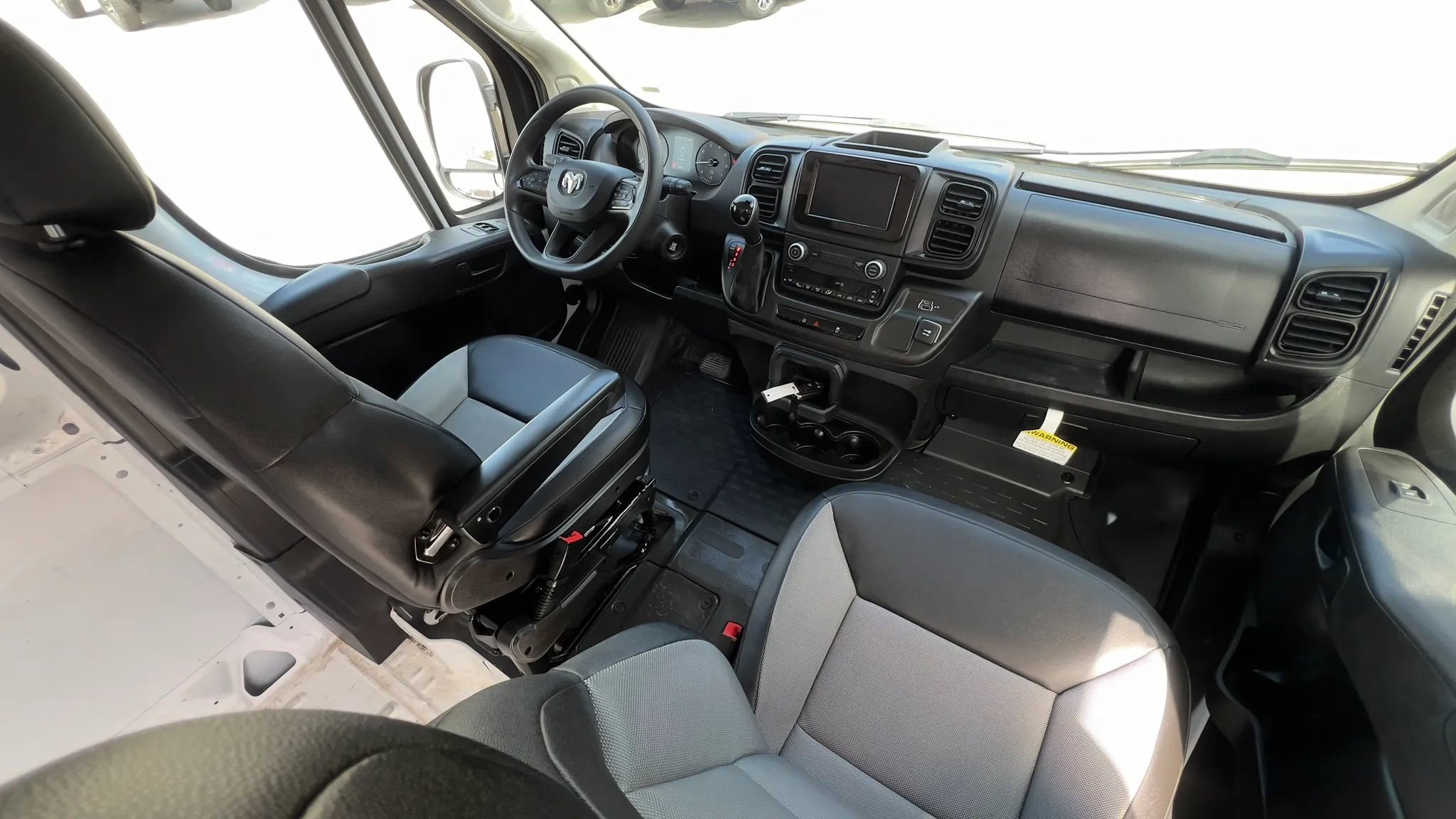 Used 2025 RAM ProMaster 2500 w/ Convenience Group FWD image 22