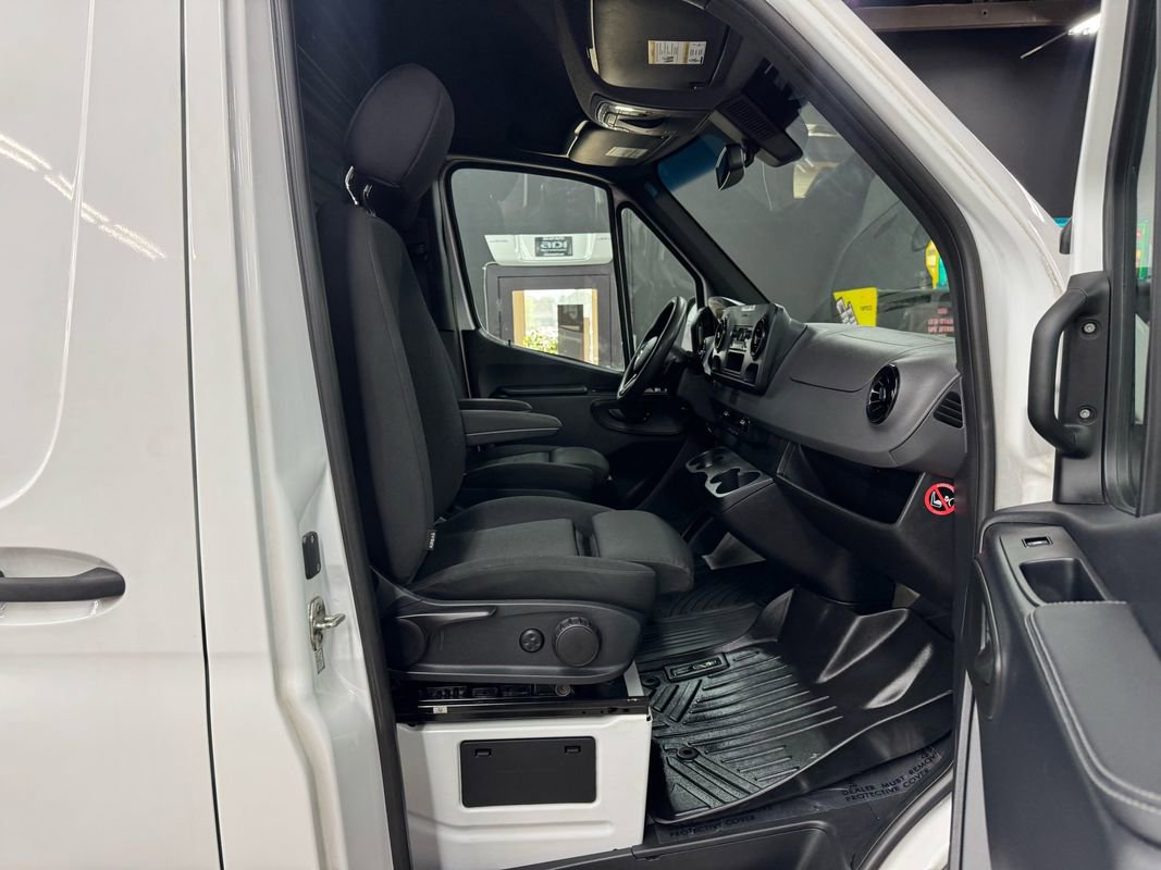 Used 2021 Mercedes-Benz Sprinter 2500 image 16