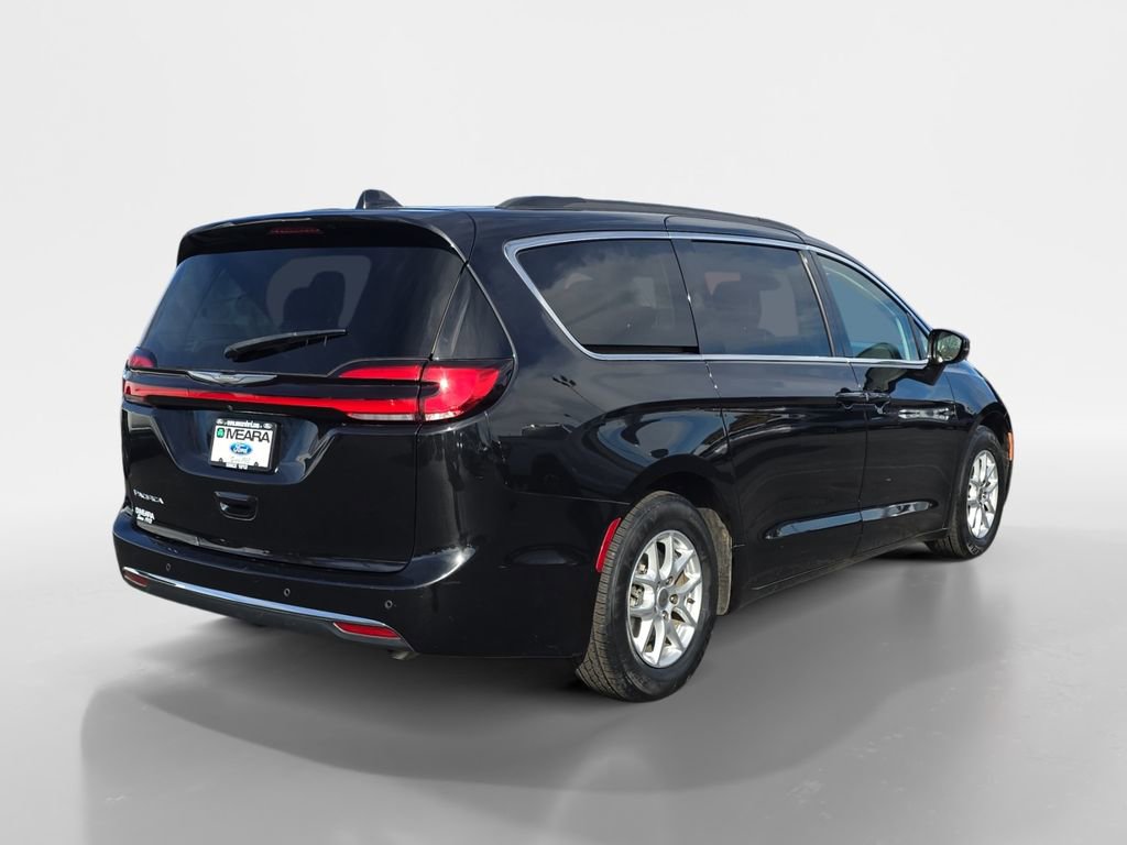 Used 2022 Chrysler Pacifica Touring-L image 5