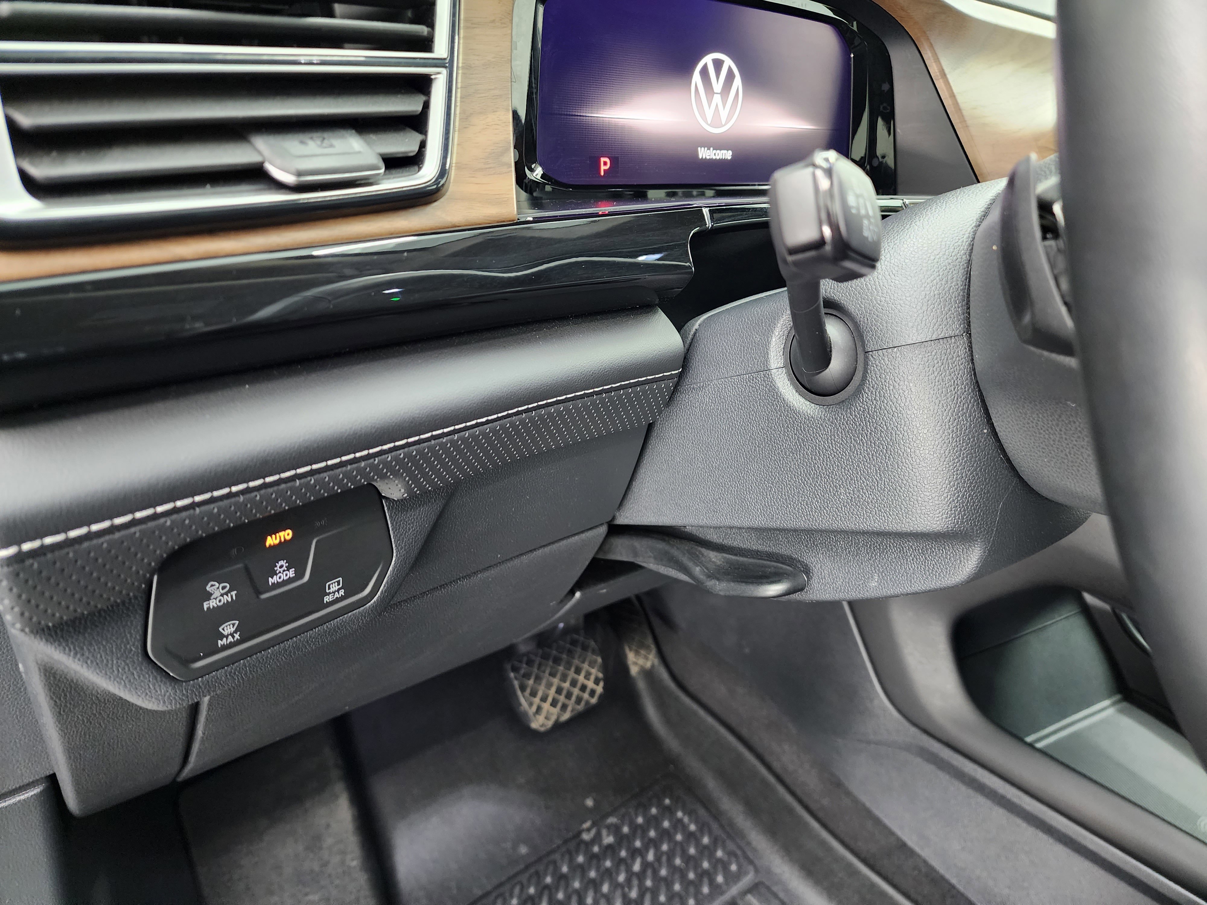 Used 2025 Volkswagen Atlas SE image 45