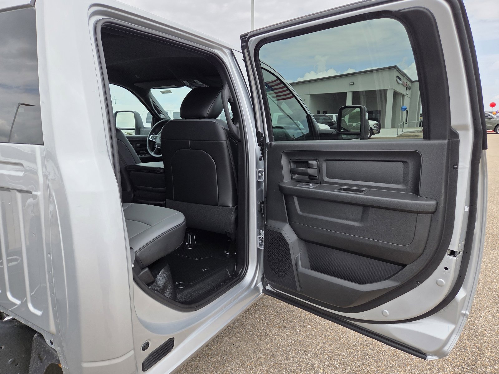 New 2026 RAM 3500 Tradesman AWD/4WD image 18