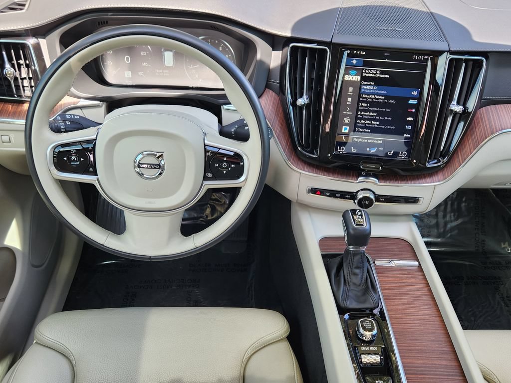 Used 2019 Volvo XC60 T6 Inscription w/ Protection Package Premier AWD/4WD image 3