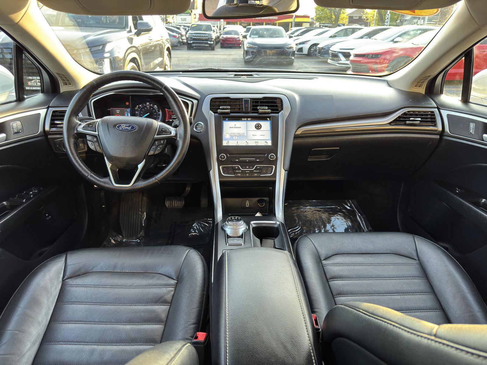 Used 2018 Ford Fusion SE w/ Equipment Group 602A FWD image 27