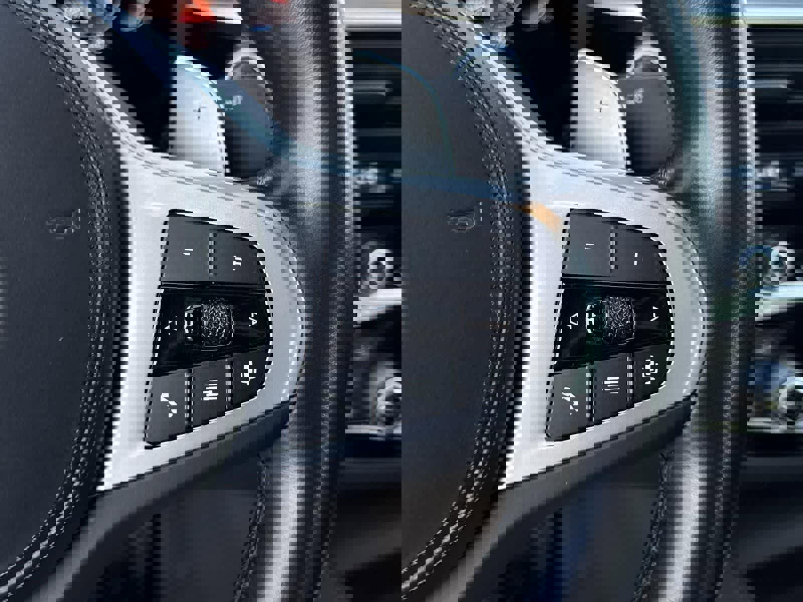 Used 2022 BMW M550i xDrive w/ Dynamic Handling Package image 12