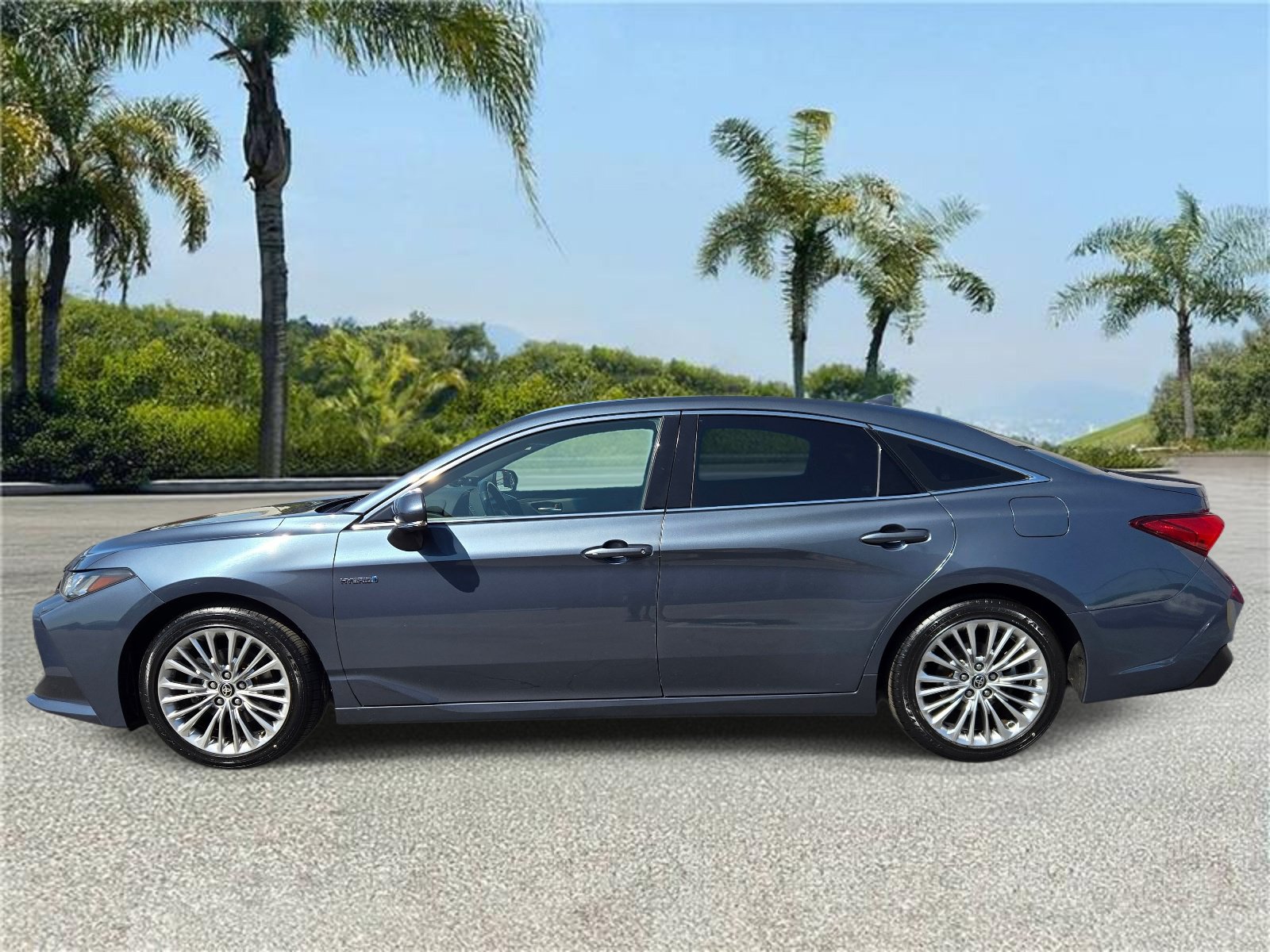 Used 2021 Toyota Avalon Limited w/ Advanced Safety Package FWD image 2