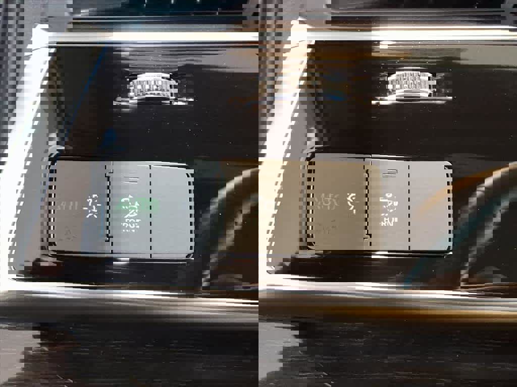 Certified 2025 Audi Q7 3.0T Premium w/ Convenience Package image 11