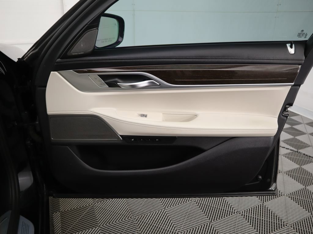 Certified 2022 BMW 750i xDrive w/ Luxury Rear Seating Package image 26