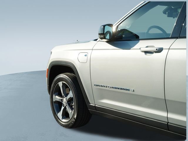 Used 2023 Jeep Grand Cherokee 4WD 4xe w/ Luxury Tech Group II image 38