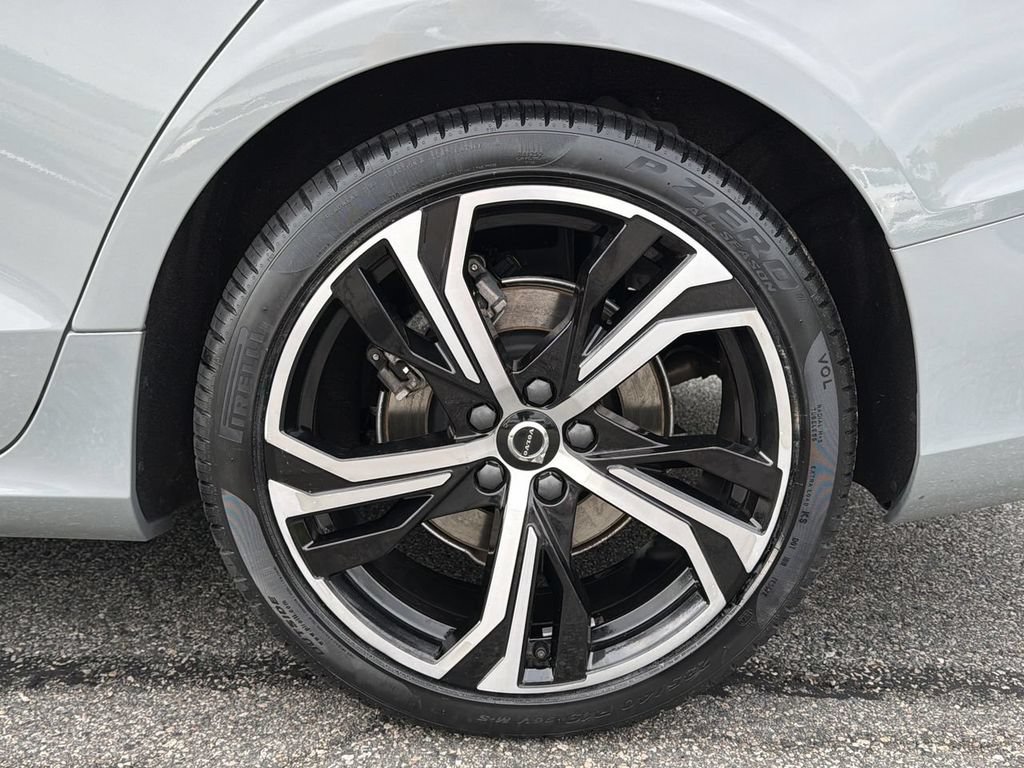 Certified 2024 Volvo S60 B5 Plus w/ Climate Package AWD/4WD image 11