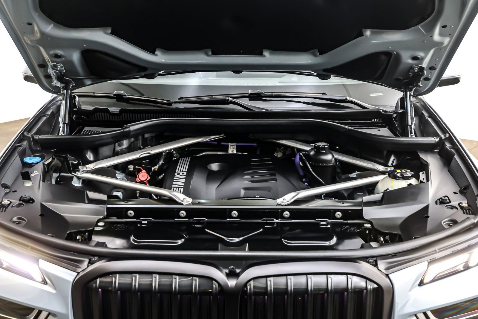 Used 2024 BMW X7 xDrive40i w/ M Sport Package image 12