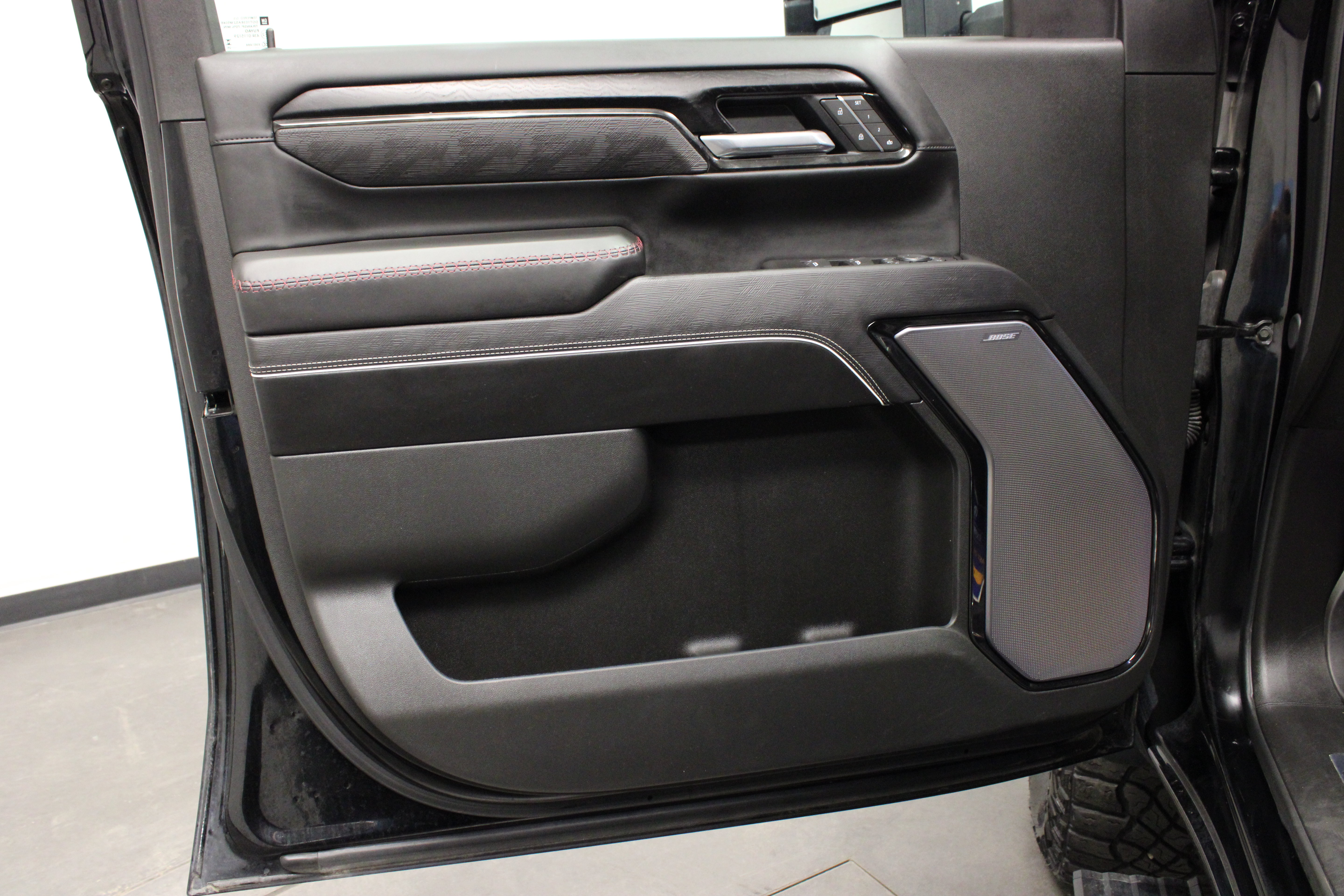 Used 2025 GMC Sierra 2500 AT4X AWD/4WD image 22