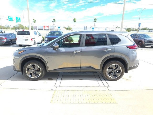 Used 2025 Nissan Rogue SV image 7
