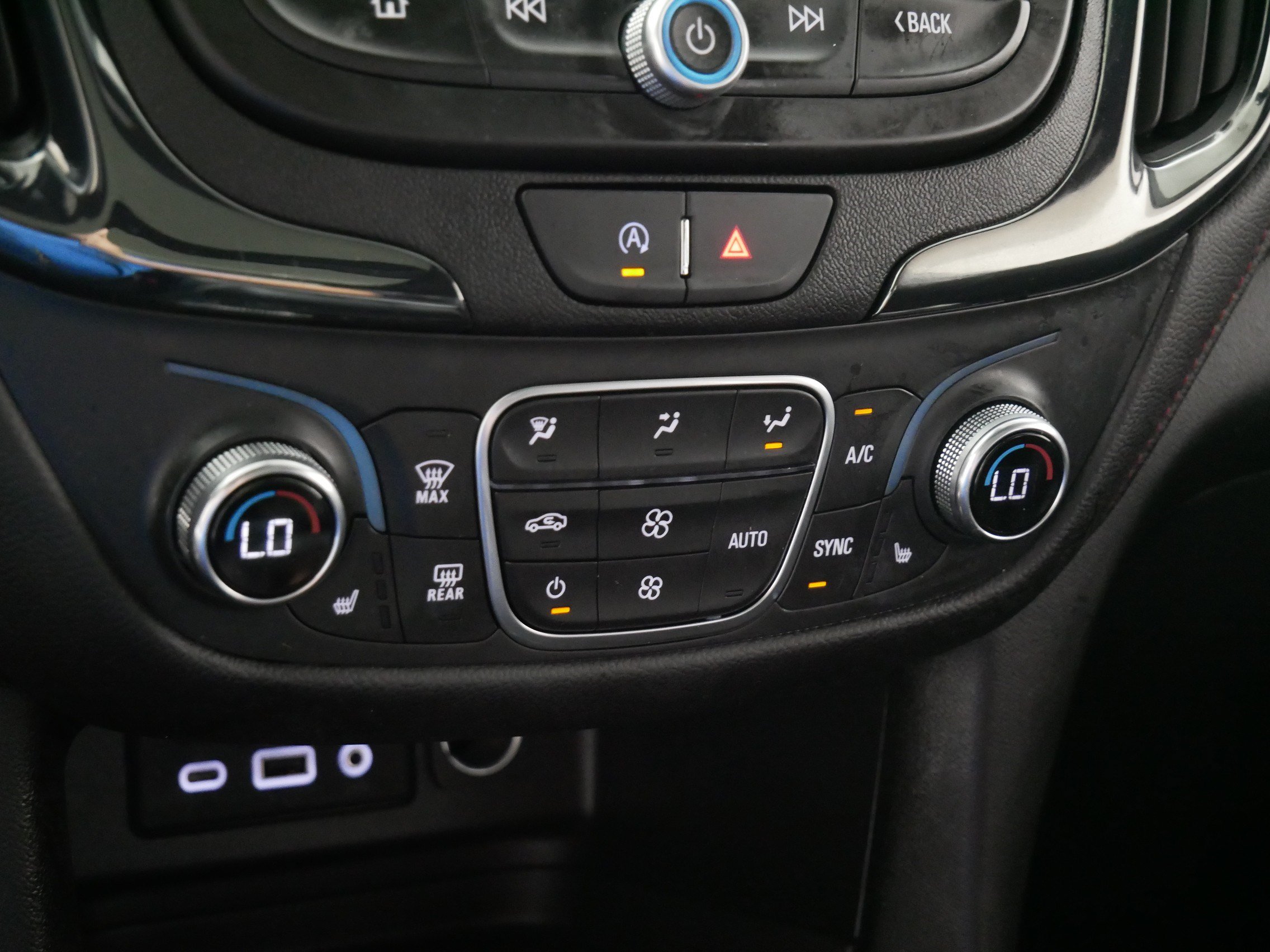 Used 2024 Chevrolet Equinox RS w/ RS Leather Package AWD/4WD image 23