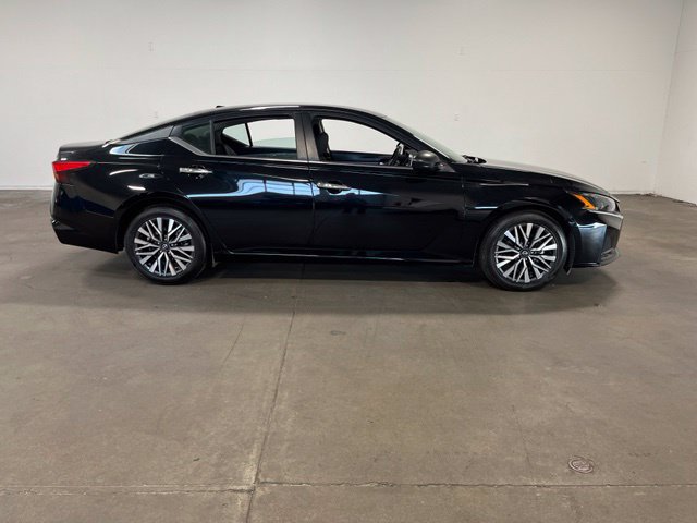 Used 2024 Nissan Altima 2.5 SV FWD image 2
