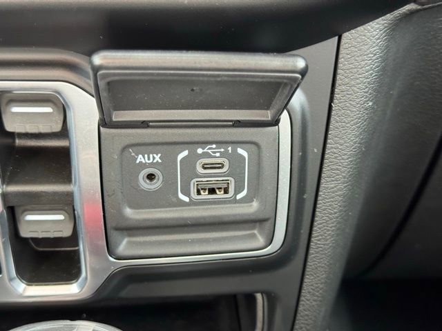 Certified 2022 Jeep Wrangler Unlimited Sahara w/ Cold Weather Group image 33