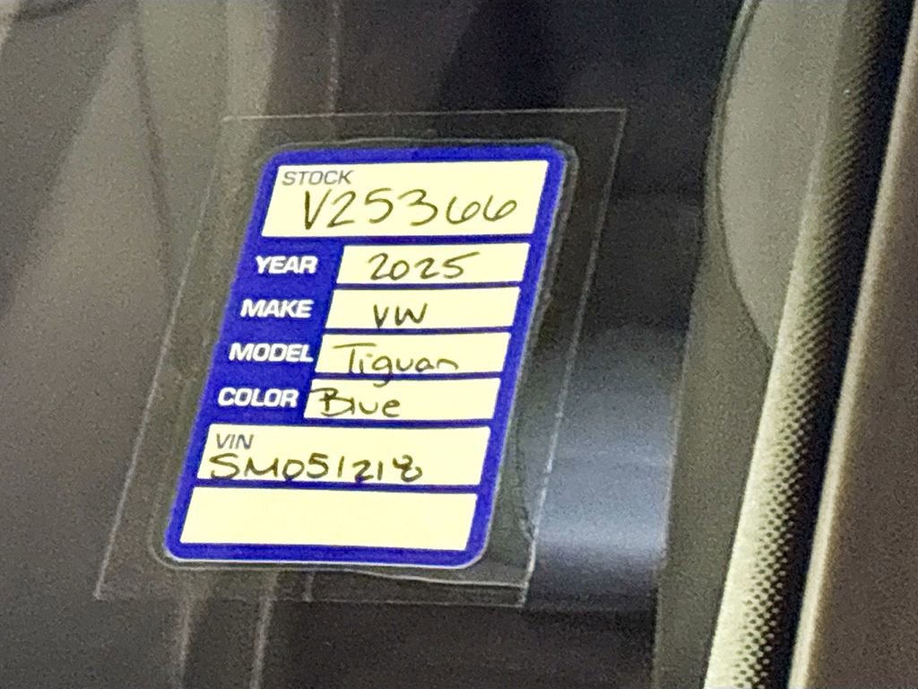 New 2025 Volkswagen Tiguan SE R-Line image 25