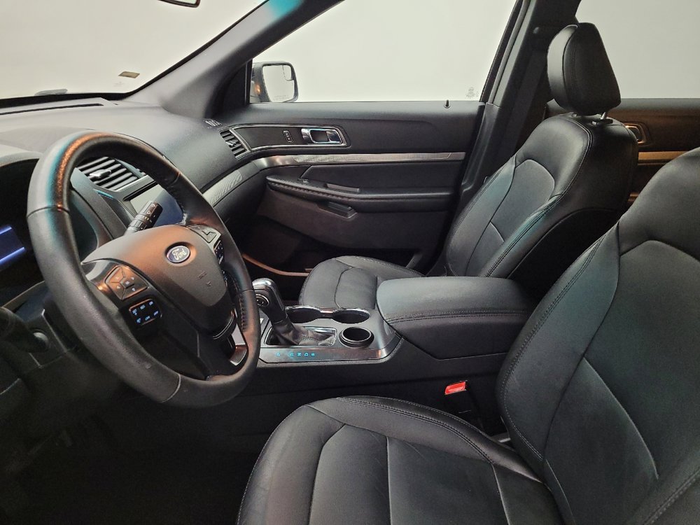 Used 2018 Ford Explorer XLT w/ Equipment Group 202A FWD image 17