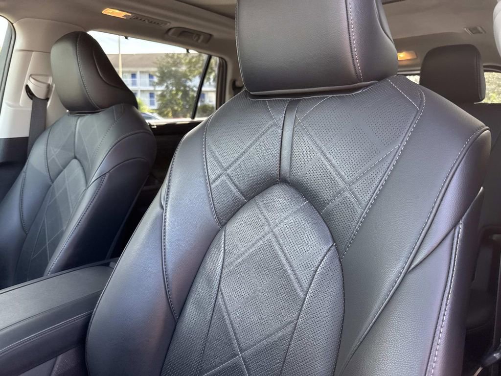 Used 2021 Toyota Highlander Platinum image 27