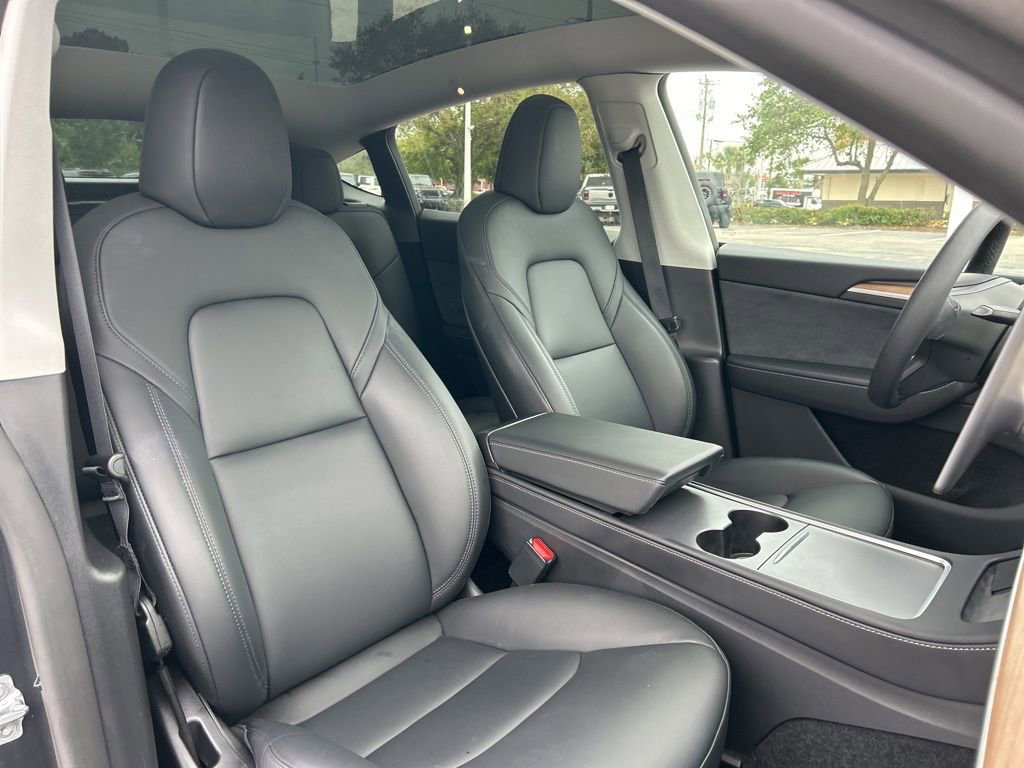 Used 2025 Tesla Model Y Long Range image 37