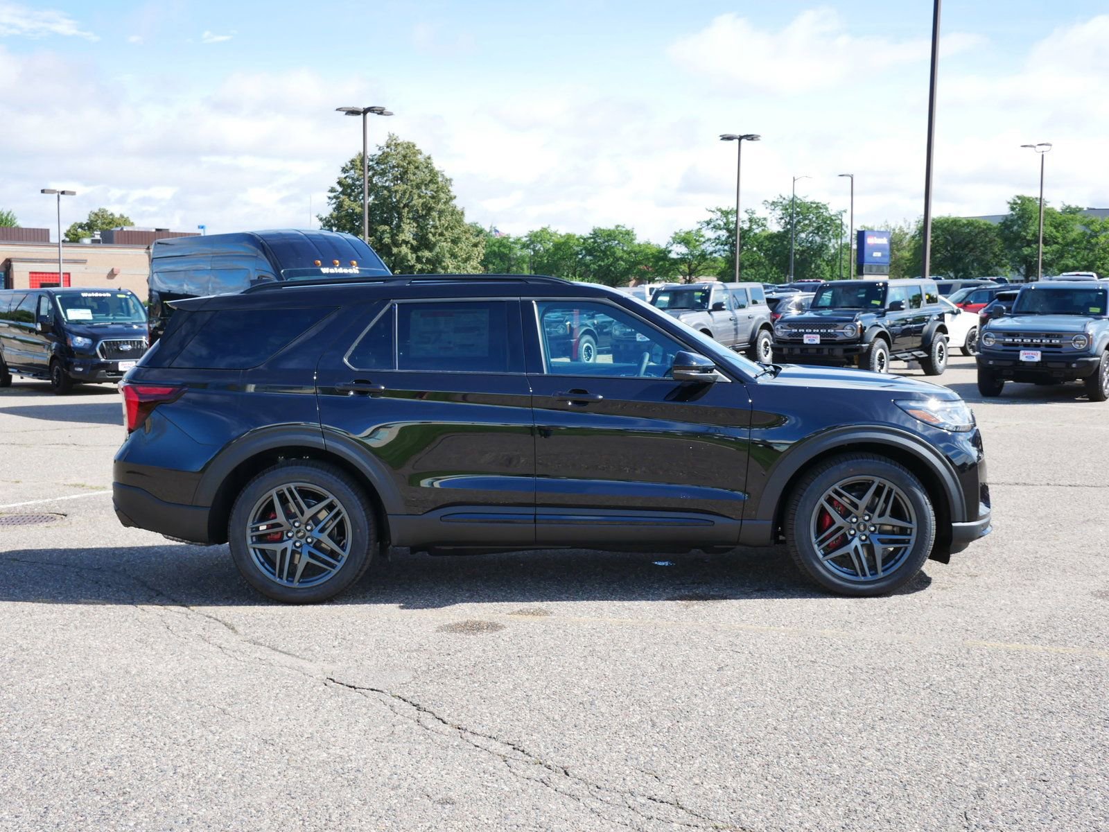 New 2025 Ford Explorer ST image 7
