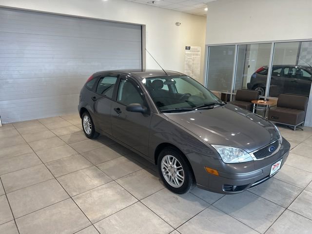 Used 2006 Ford Focus ZX5 Hatchback image 3