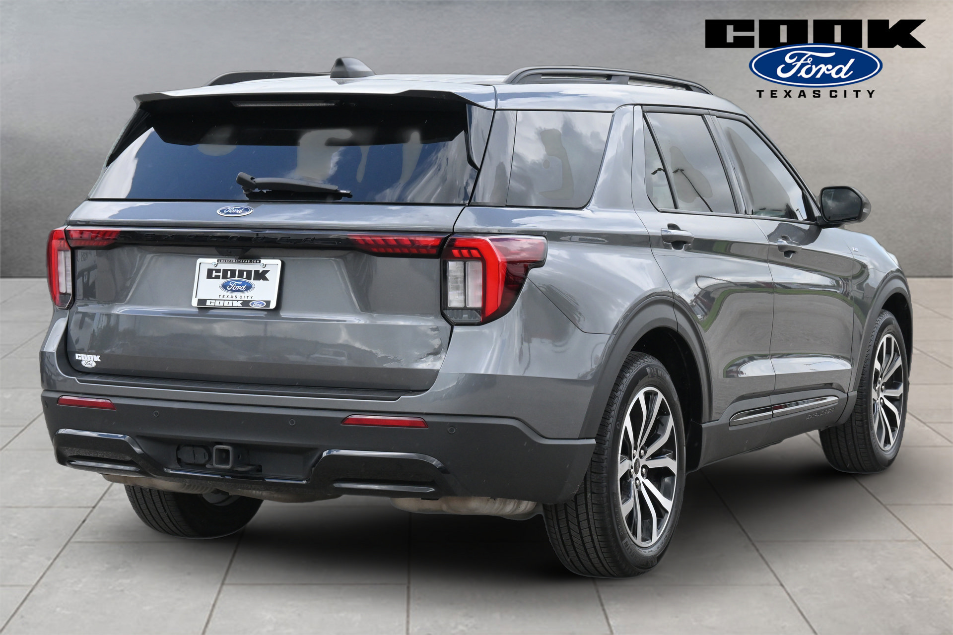 Certified 2025 Ford Explorer ST-Line RWD image 3