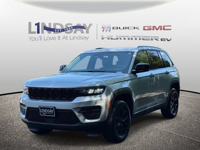Used 2025 Jeep Grand Cherokee Altitude AWD/4WD image 6