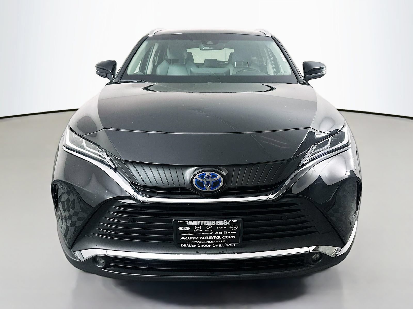 Used 2023 Toyota Venza XLE AWD/4WD image 2