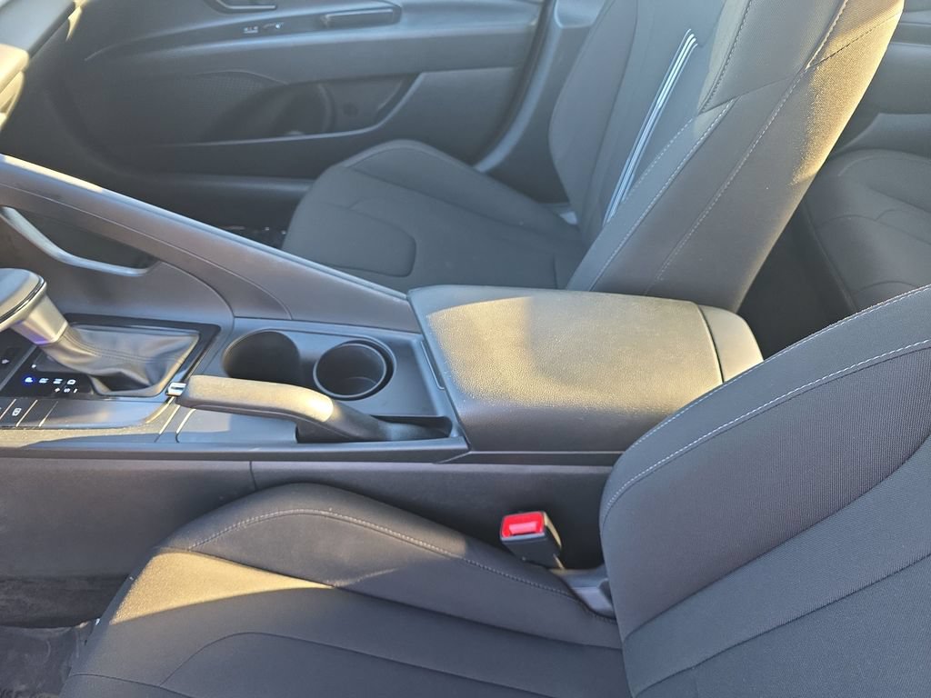 Used 2025 Hyundai Elantra Sport FWD image 23