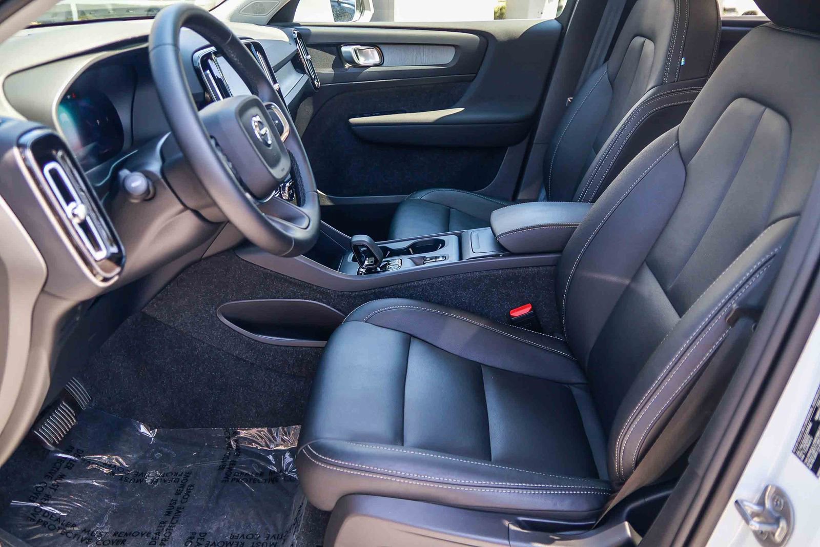Used 2025 Volvo XC40 B5 Core AWD/4WD image 21