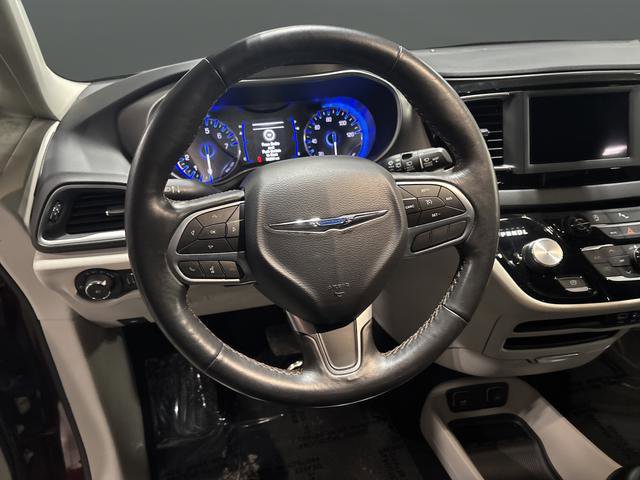 Used 2020 Chrysler Pacifica Touring-L image 29