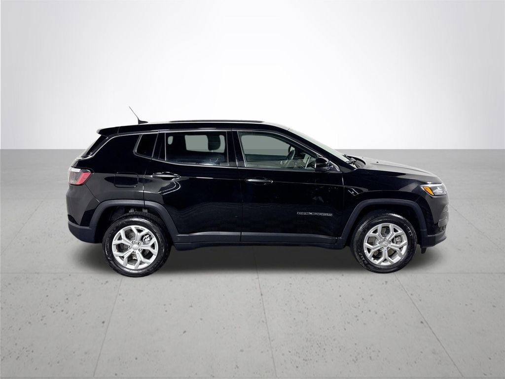 Used 2024 Jeep Compass Sport AWD/4WD image 5