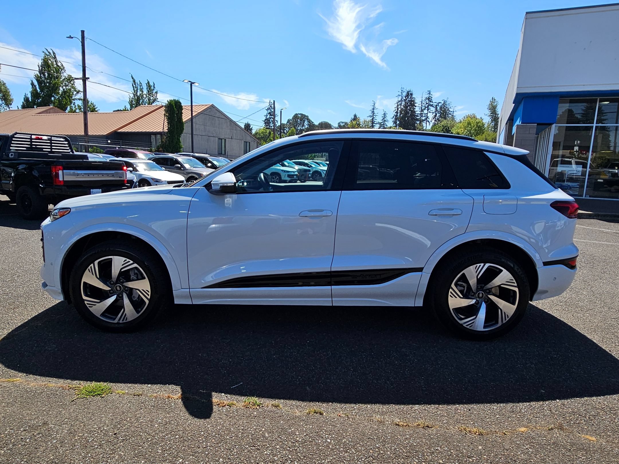 Used 2025 Audi Q6 e-tron Premium Plus w/ Premium Plus AWD/4WD image 2