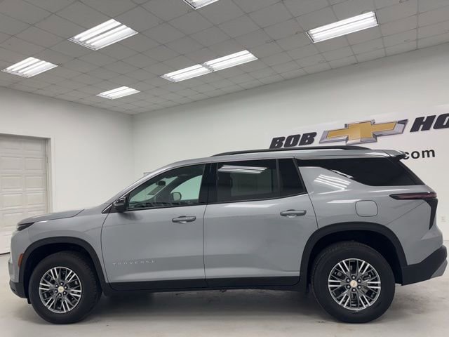 Used 2025 Chevrolet Traverse LT FWD image 8